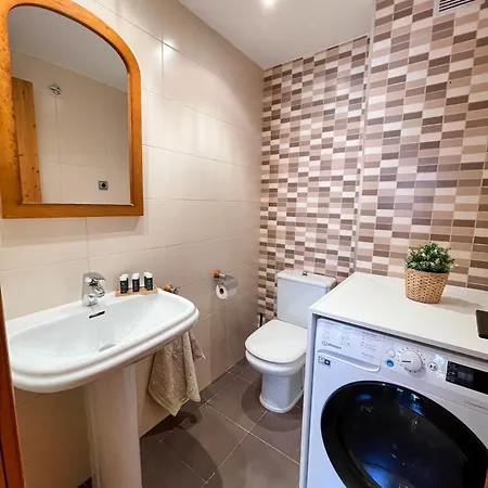 En El Centro De Con Piscina Appartement Benasque