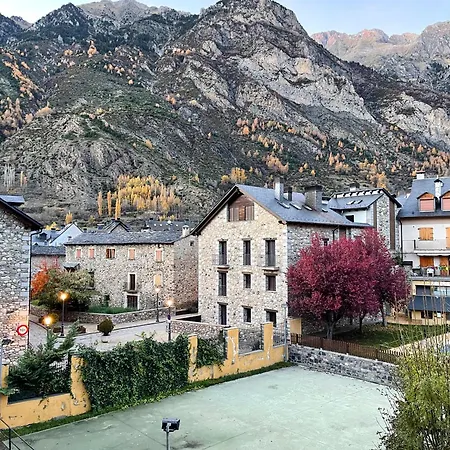 Apartment En El Centro De Con Piscina Benasque