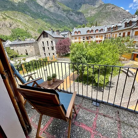 En El Centro De Con Piscina *